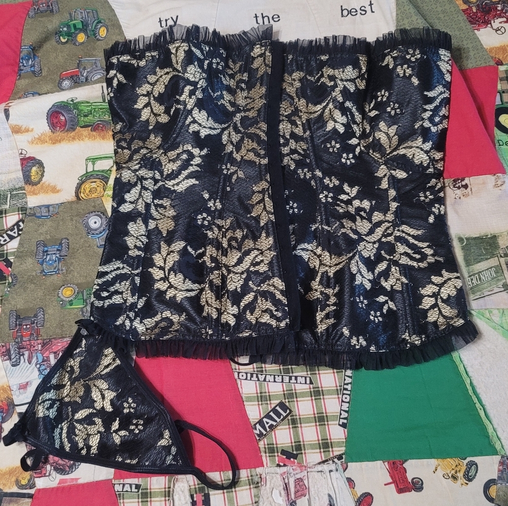 NWOT Corset and g string set size L